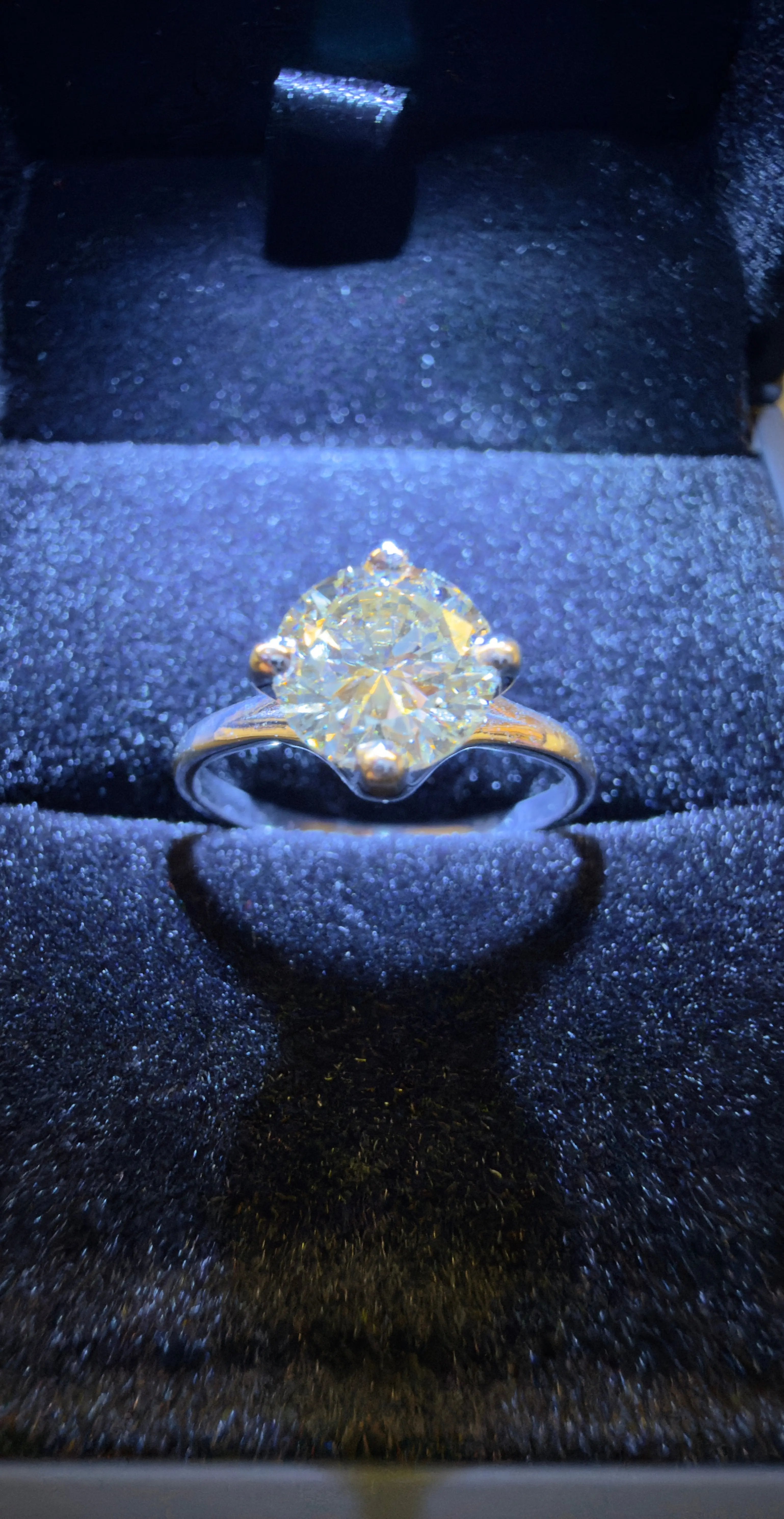 Diamantring 1,51ct + 14Kt Weißgold Wert ca. 12.000 - 15.000€ IGI-Zertifikat